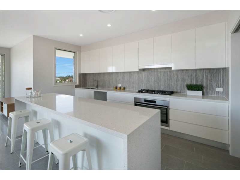 6 Kitchener St, Wynnum QLD 4178