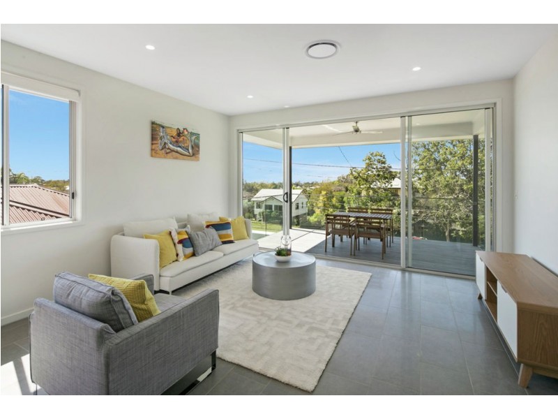 6 Kitchener St, Wynnum QLD 4178