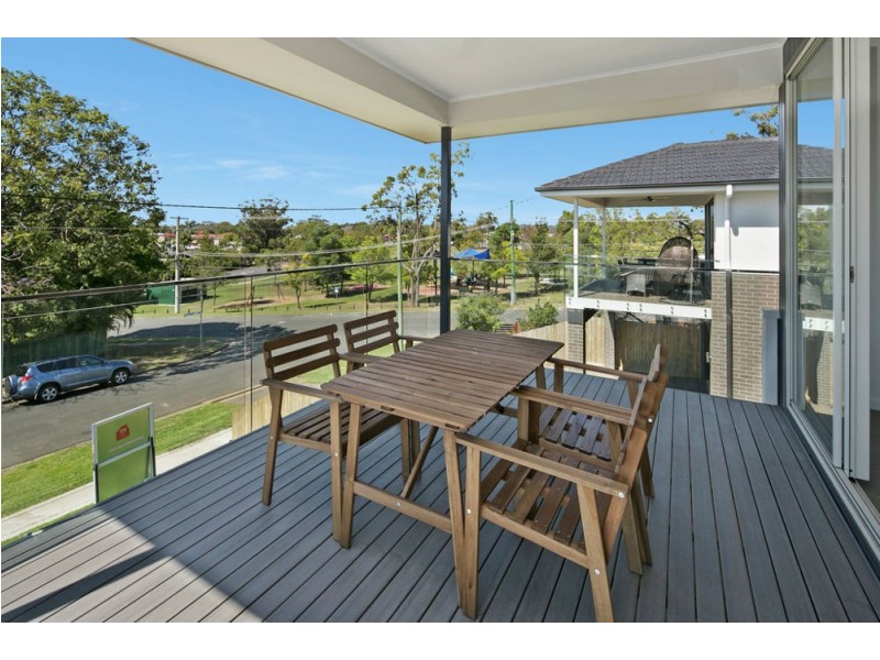 6 Kitchener St, Wynnum QLD 4178