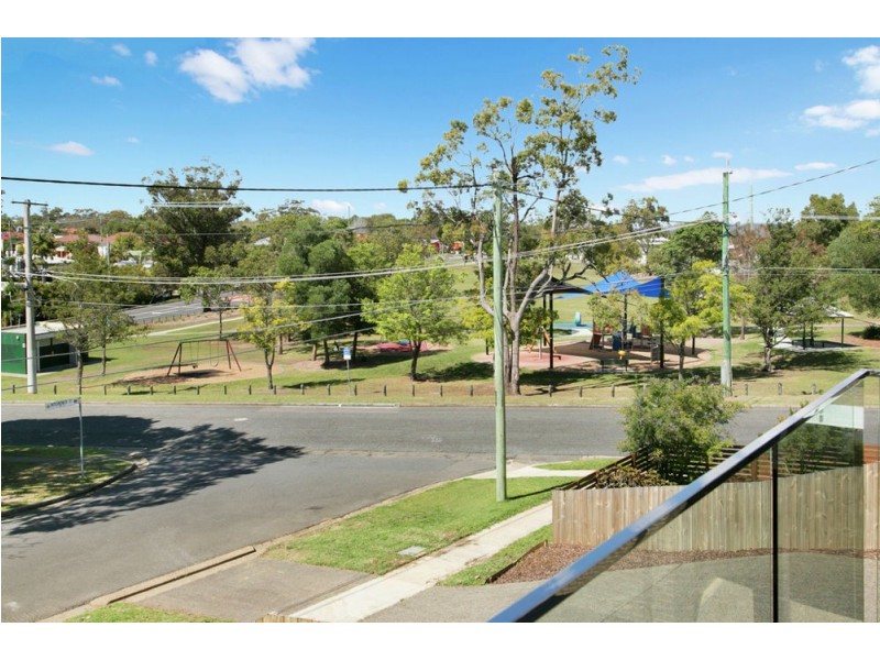 6 Kitchener St, Wynnum QLD 4178