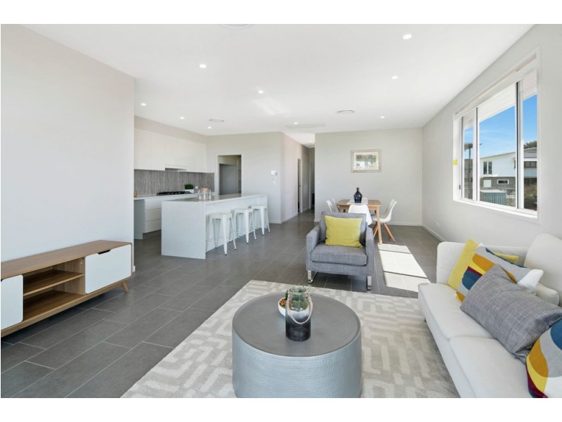 6 Kitchener St, Wynnum QLD 4178