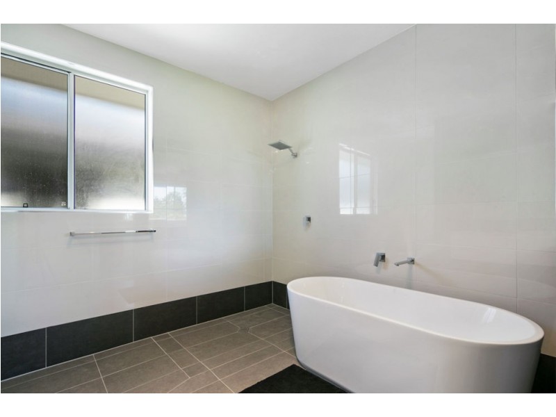 6 Kitchener St, Wynnum QLD 4178