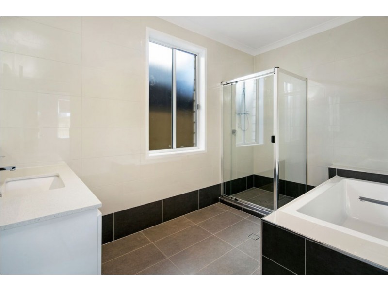 6 Kitchener St, Wynnum QLD 4178