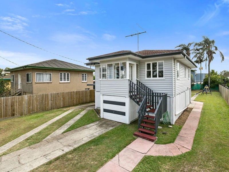 18 Crawford Road, Wynnum West QLD 4178