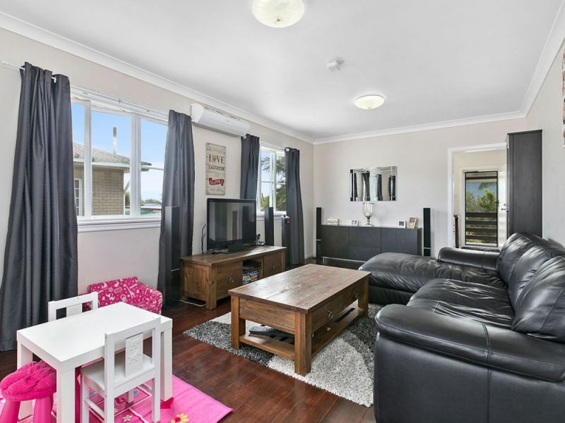 18 Crawford Road, Wynnum West QLD 4178