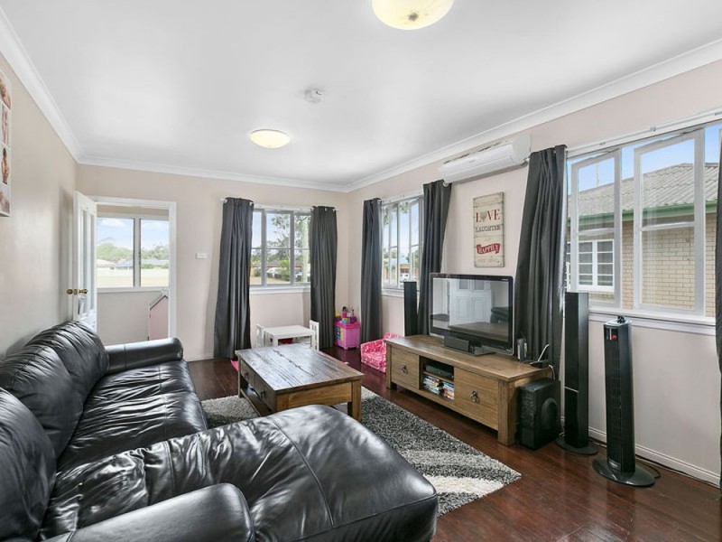 18 Crawford Road, Wynnum West QLD 4178