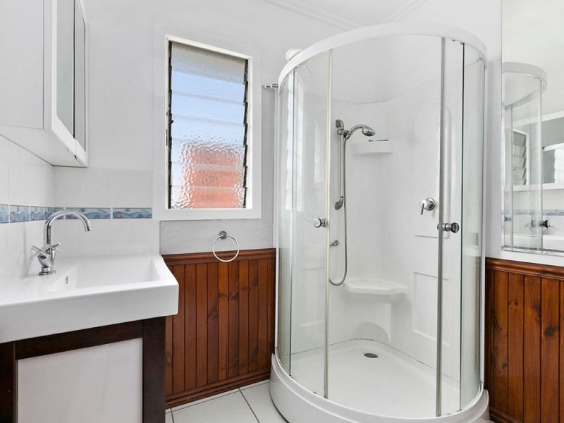 18 Crawford Road, Wynnum West QLD 4178