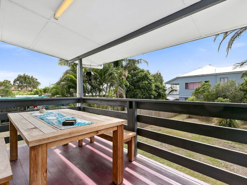 18 Crawford Road, Wynnum West QLD 4178