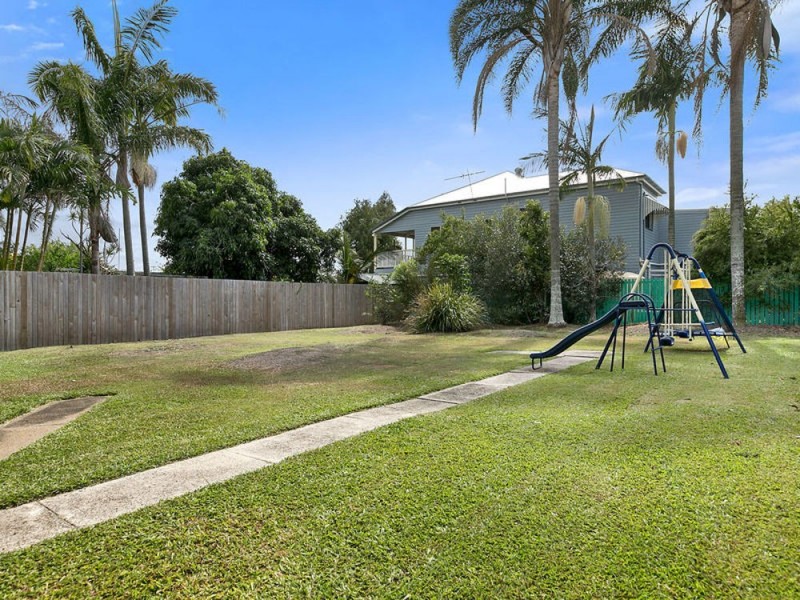 18 Crawford Road, Wynnum West QLD 4178