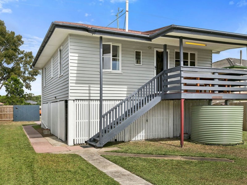 18 Crawford Road, Wynnum West QLD 4178