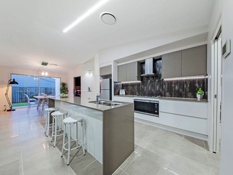 21 Gardenia Place, Wakerley QLD 4154