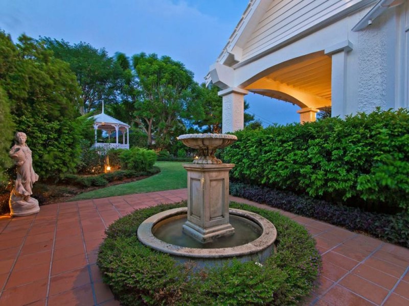 84 Alkoomie Street, Wynnum QLD 4178