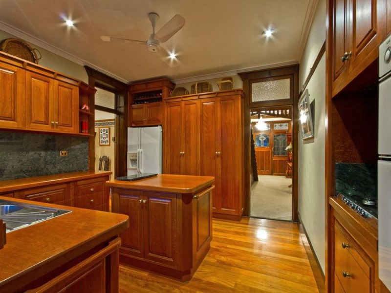 84 Alkoomie Street, Wynnum QLD 4178