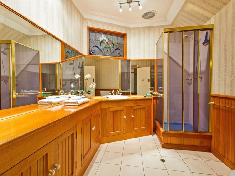 84 Alkoomie Street, Wynnum QLD 4178