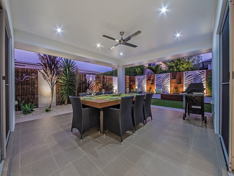 15 Foxwood Cct, Wakerley QLD 4154