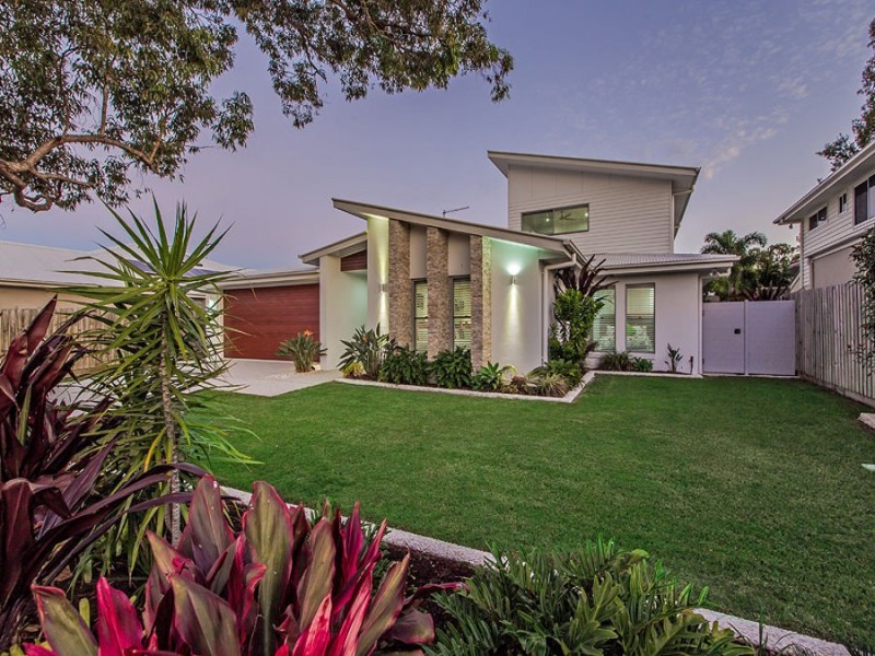 15 Foxwood Cct, Wakerley QLD 4154