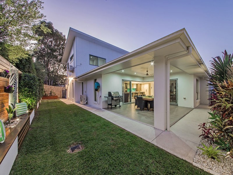 15 Foxwood Cct, Wakerley QLD 4154