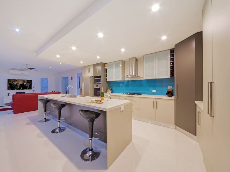 15 Foxwood Cct, Wakerley QLD 4154