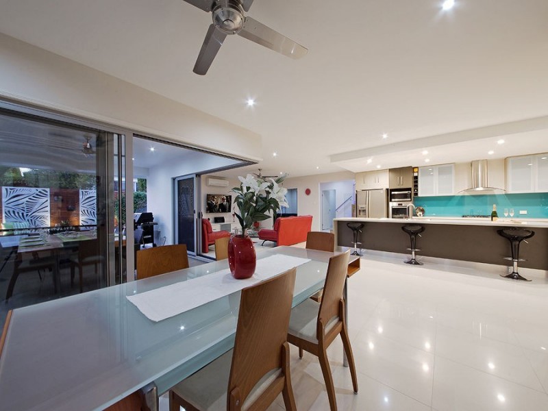 15 Foxwood Cct, Wakerley QLD 4154