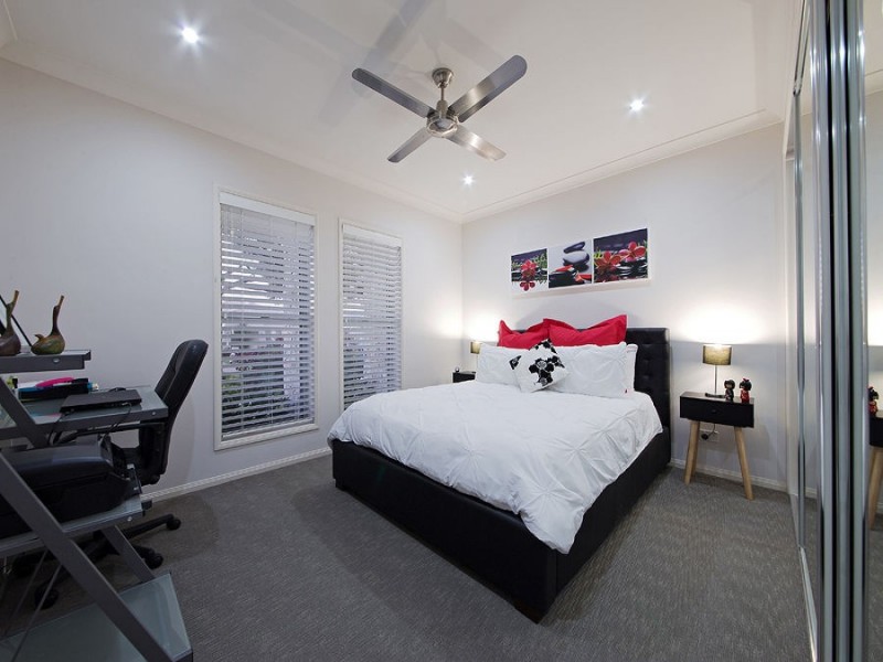 15 Foxwood Cct, Wakerley QLD 4154