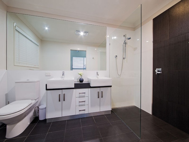 15 Foxwood Cct, Wakerley QLD 4154