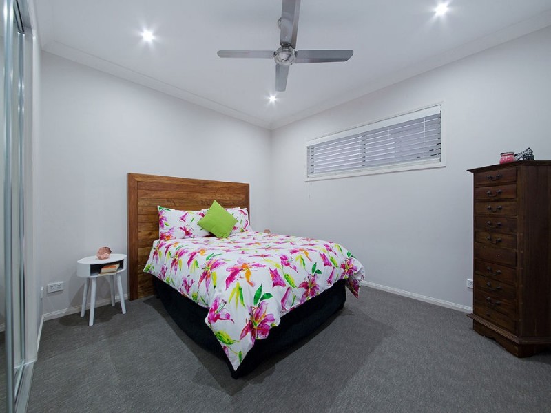 15 Foxwood Cct, Wakerley QLD 4154