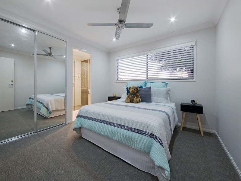 15 Foxwood Cct, Wakerley QLD 4154