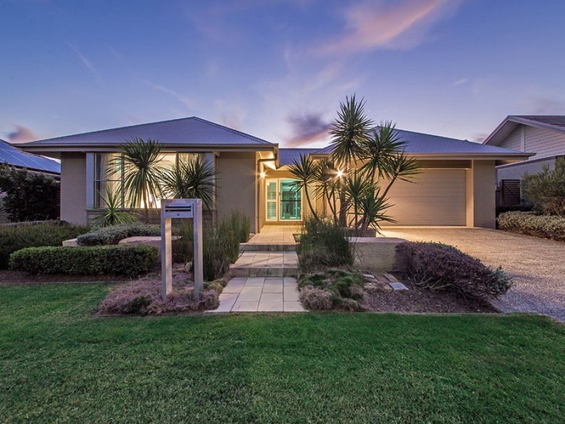 28 Esk Cres, Wakerley QLD 4154