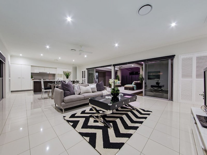 28 Esk Cres, Wakerley QLD 4154