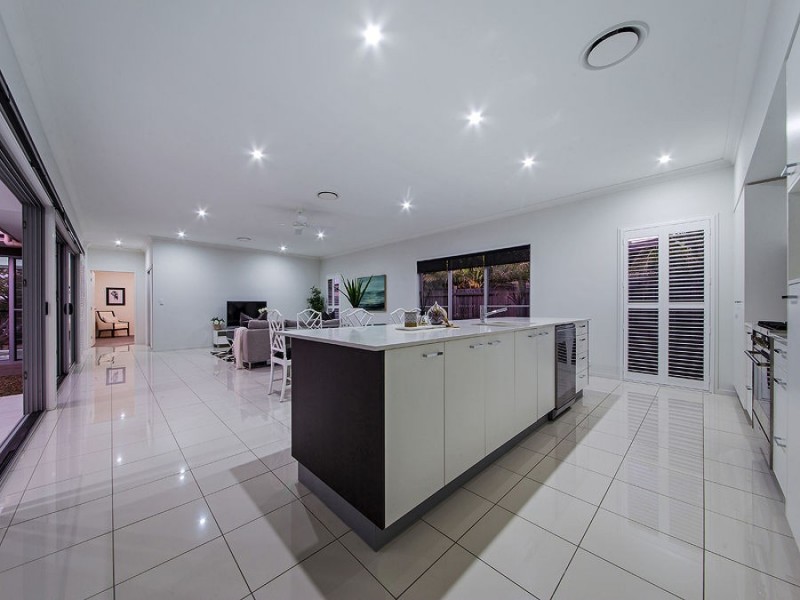 28 Esk Cres, Wakerley QLD 4154