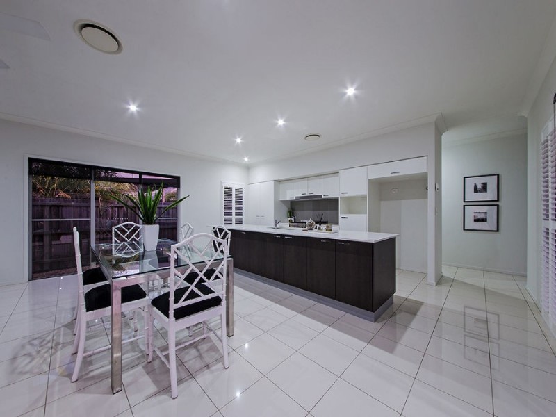 28 Esk Cres, Wakerley QLD 4154