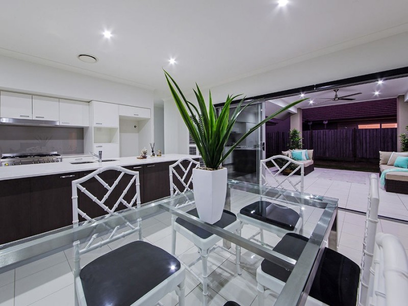 28 Esk Cres, Wakerley QLD 4154