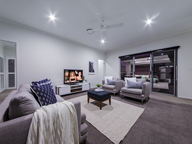 28 Esk Cres, Wakerley QLD 4154