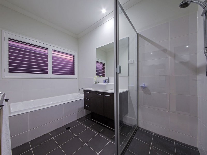 28 Esk Cres, Wakerley QLD 4154