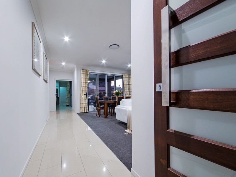 5 Esk Cres, Wakerley QLD 4154