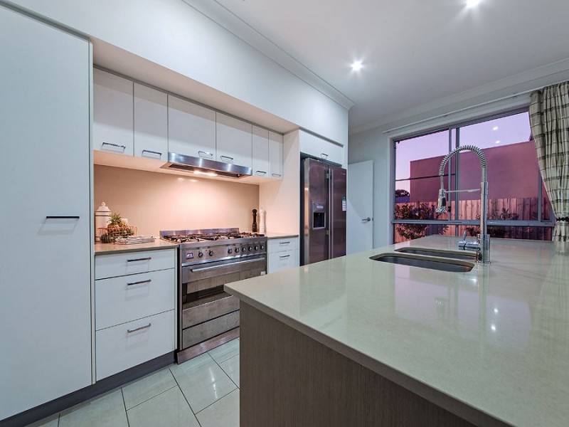 5 Esk Cres, Wakerley QLD 4154