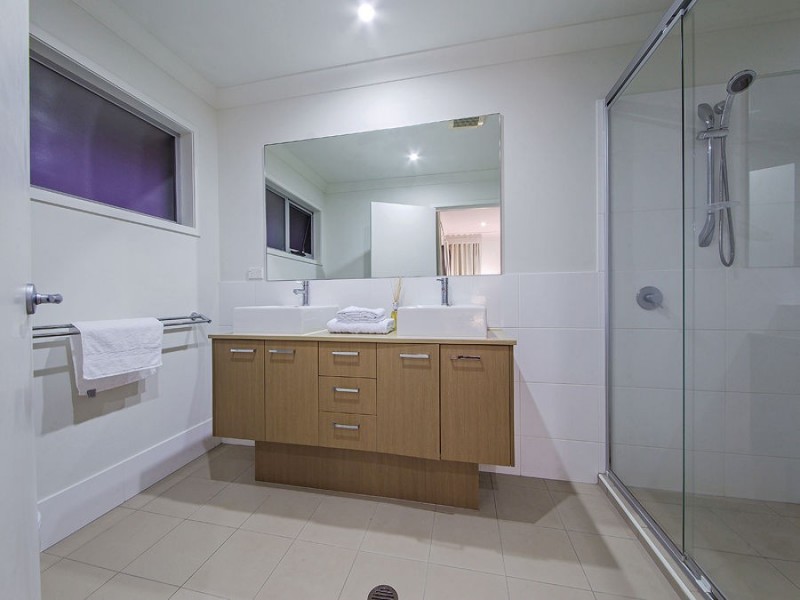 5 Esk Cres, Wakerley QLD 4154