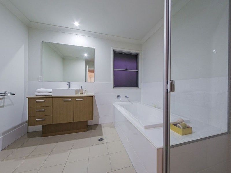 5 Esk Cres, Wakerley QLD 4154