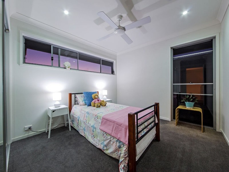 5 Esk Cres, Wakerley QLD 4154