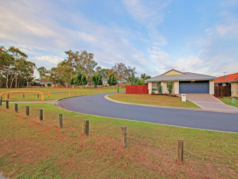 43 Olsen Cres, Wakerley QLD 4154