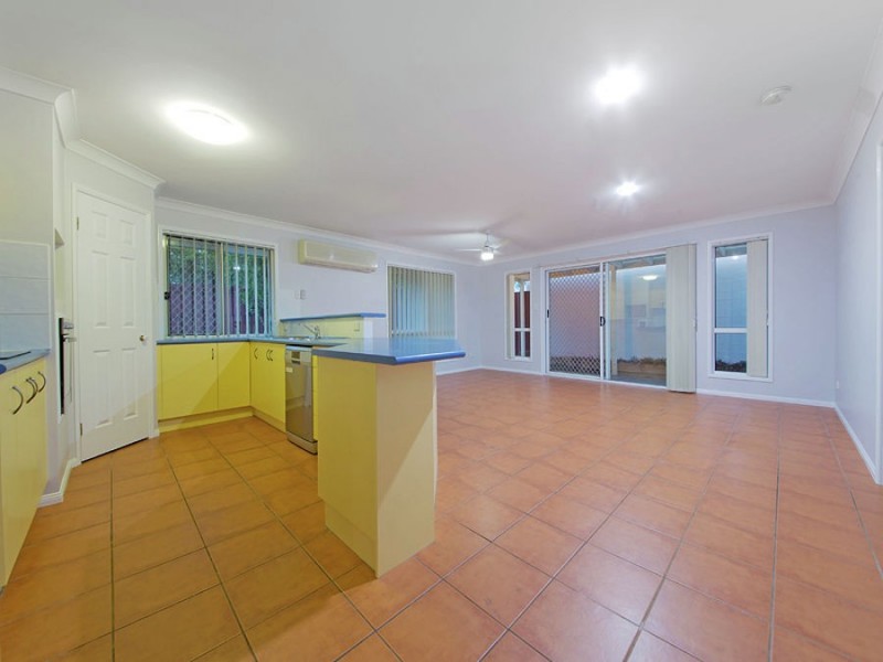 43 Olsen Cres, Wakerley QLD 4154