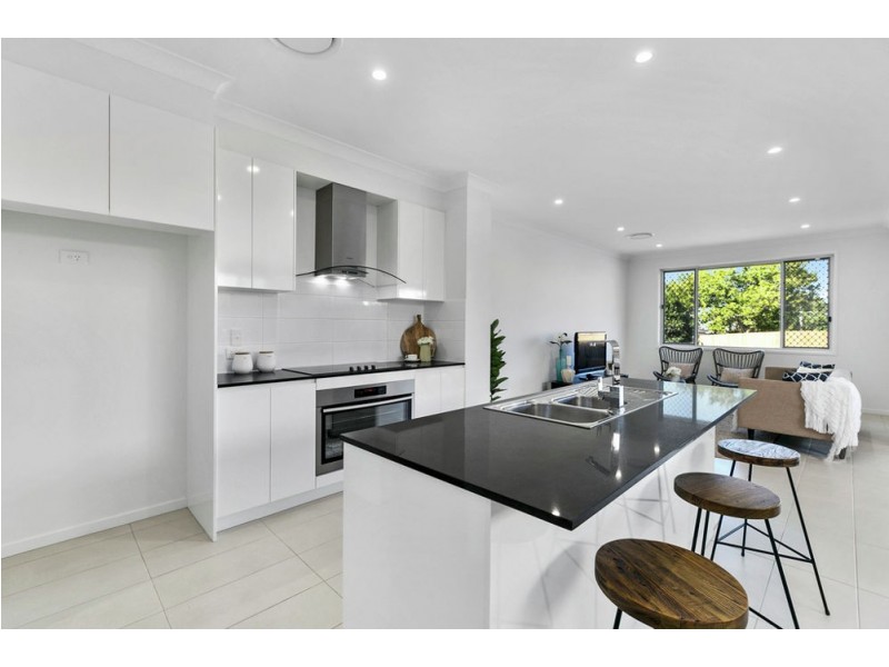 87 Wynnum N Rd, Wynnum QLD 4178