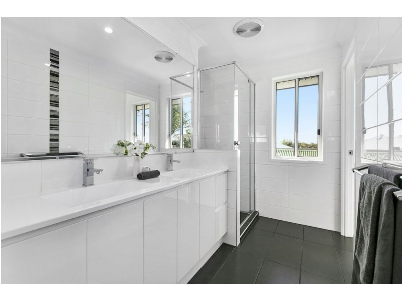 87 Wynnum N Rd, Wynnum QLD 4178