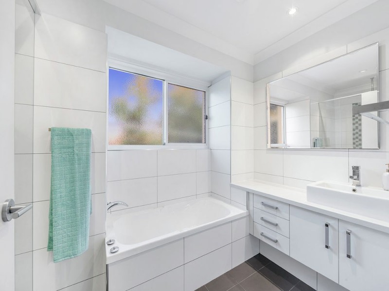 221 Randall Road, Wynnum West QLD 4178