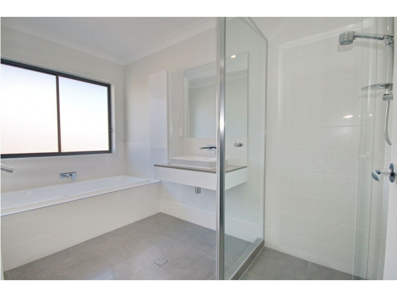 2 Blackwood Rd, Manly West QLD 4179