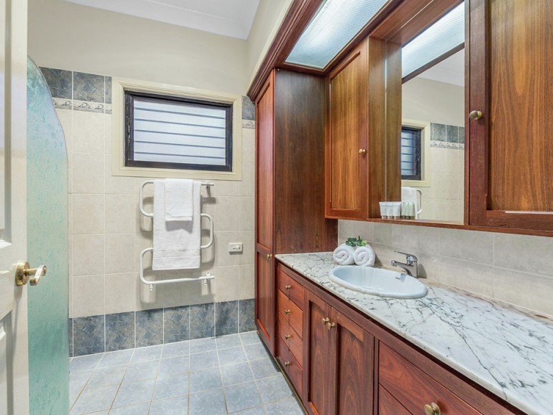 741 Esplanade, Lota QLD 4179