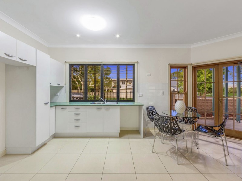 741 Esplanade, Lota QLD 4179