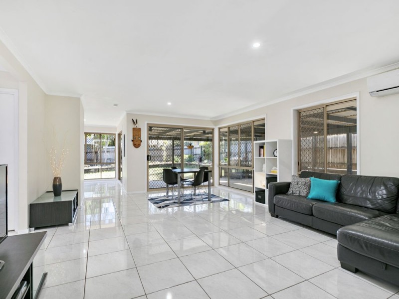 5 Macadamia Street, Wynnum West QLD 4178