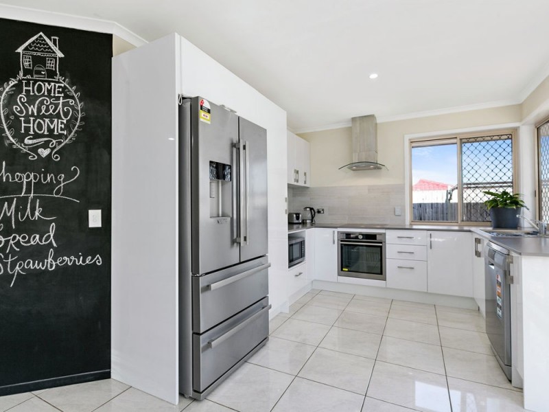 5 Macadamia Street, Wynnum West QLD 4178