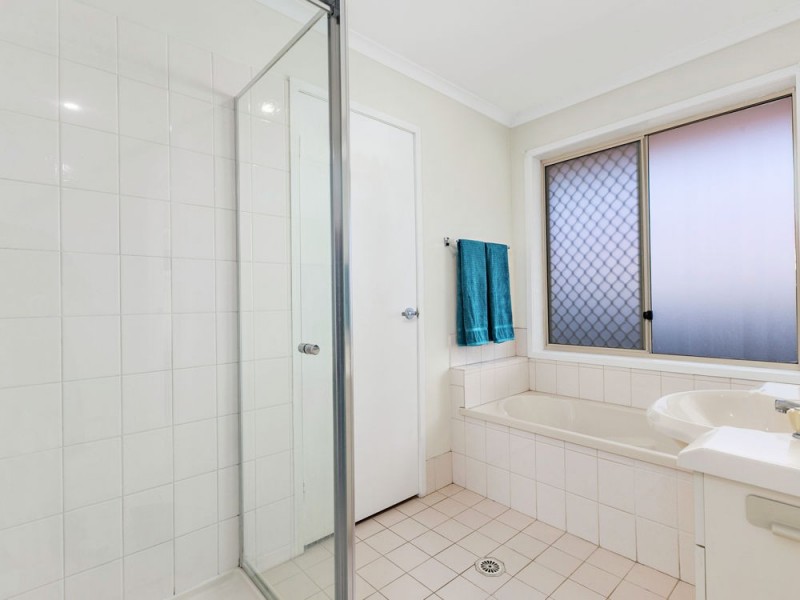 5 Macadamia Street, Wynnum West QLD 4178